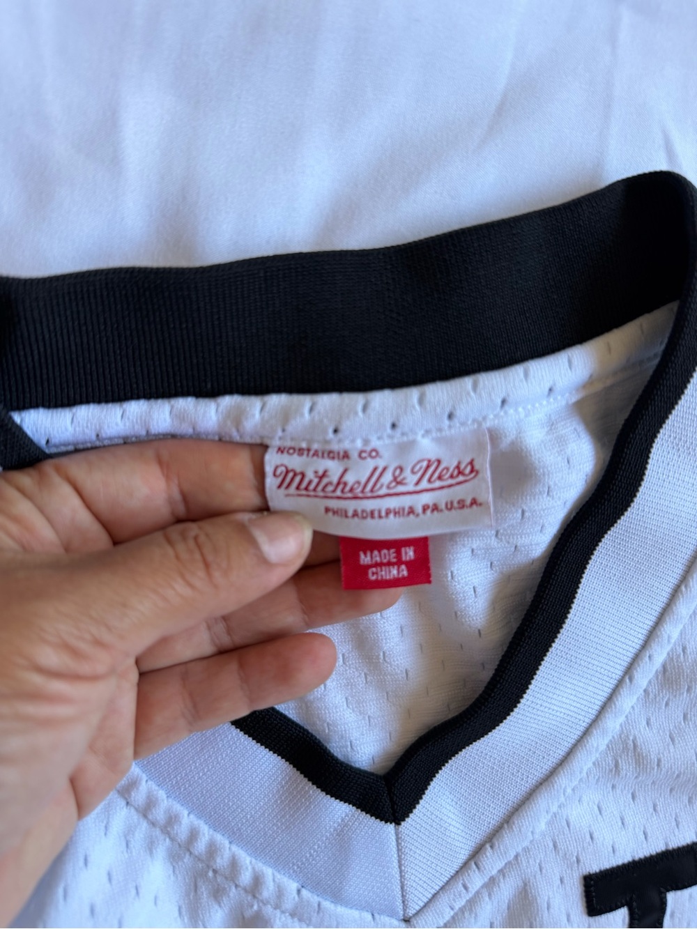 Los Angeles Dodgers Mitchell & Ness White/Black Mesh V-Neck Jersey - Picture 3 of 10